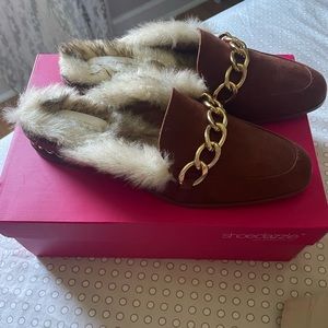 Shoe dazzle faux fur mules